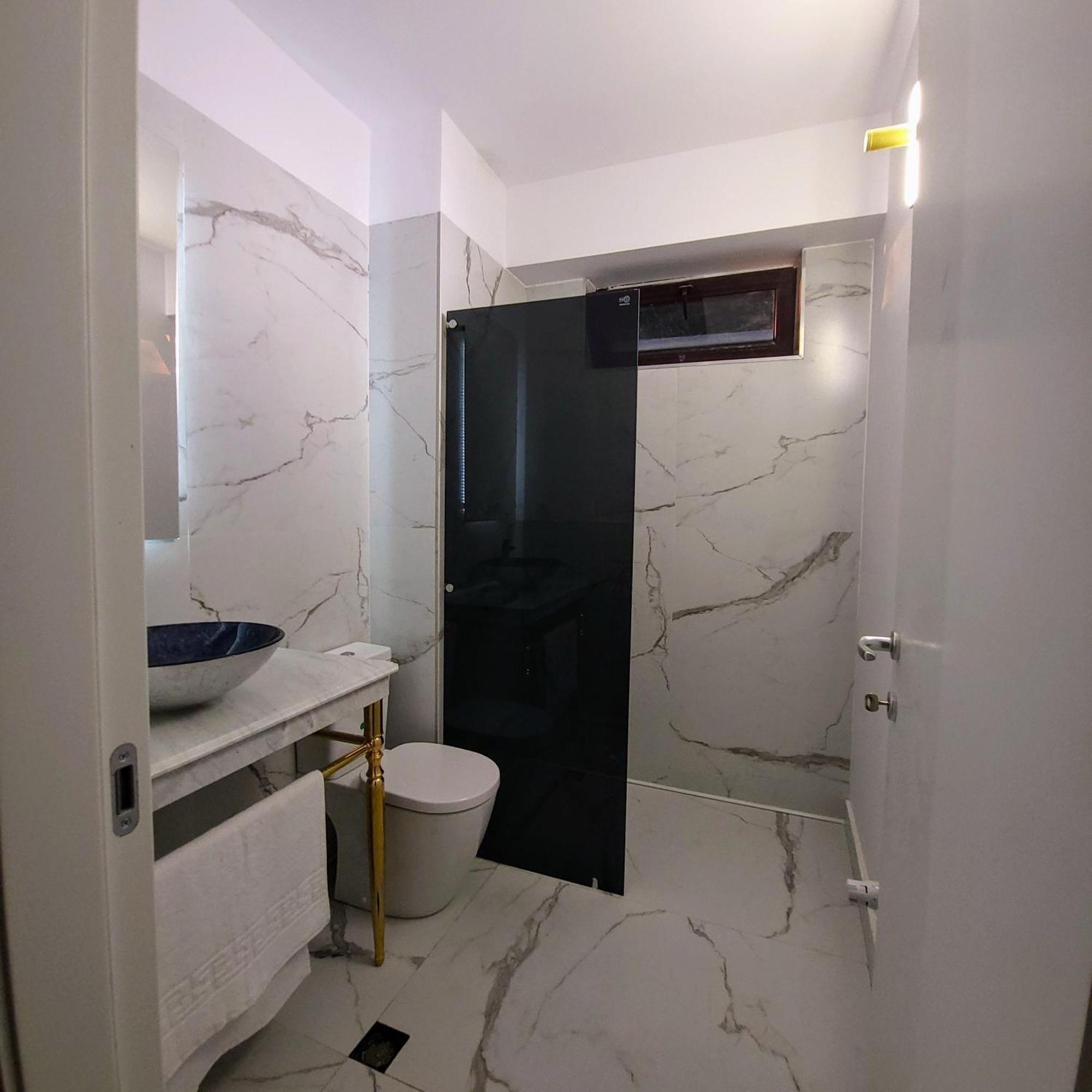 Apartment Cu Terasa *